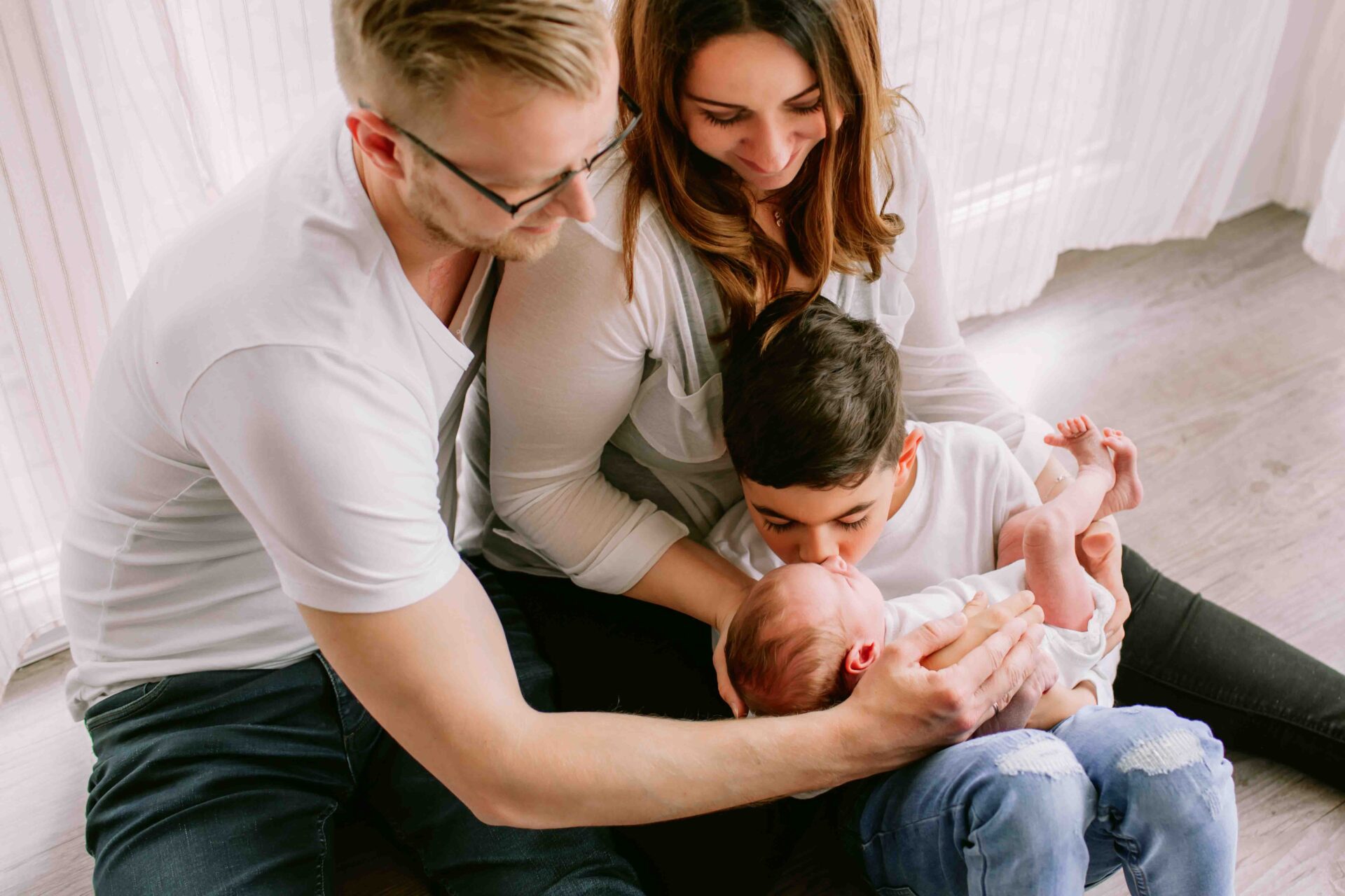 Newborn Homestory in Hamburg: liebevolle Lifestyle‑Fotografie im eigenen Zuhause